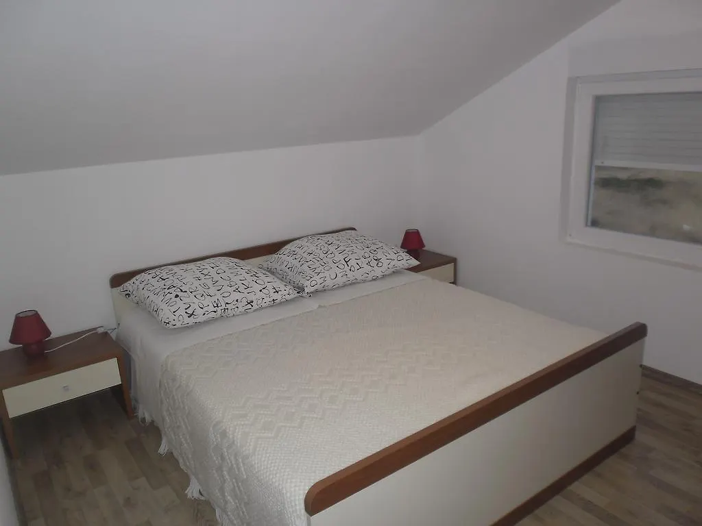 Apartment Elza Povlja  Croatia