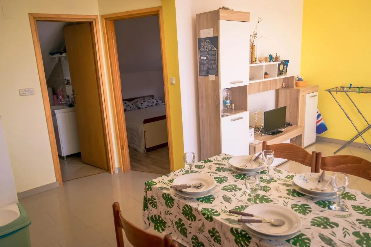 Apartment Elza Povlja