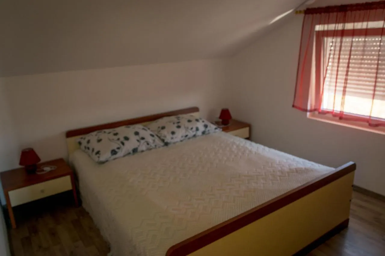 Apartment Elza Povlja